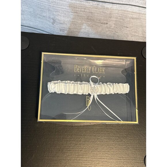 NIB Beverly Clark Simplicity White Garter - Picture 1 of 3